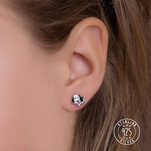 Load image into Gallery viewer, Srebrne minđuše kuca, minđuše od srebra, minđuše bez cirkona, minđuše za decu, kopčanje na šrafić, sigurno kopčanje